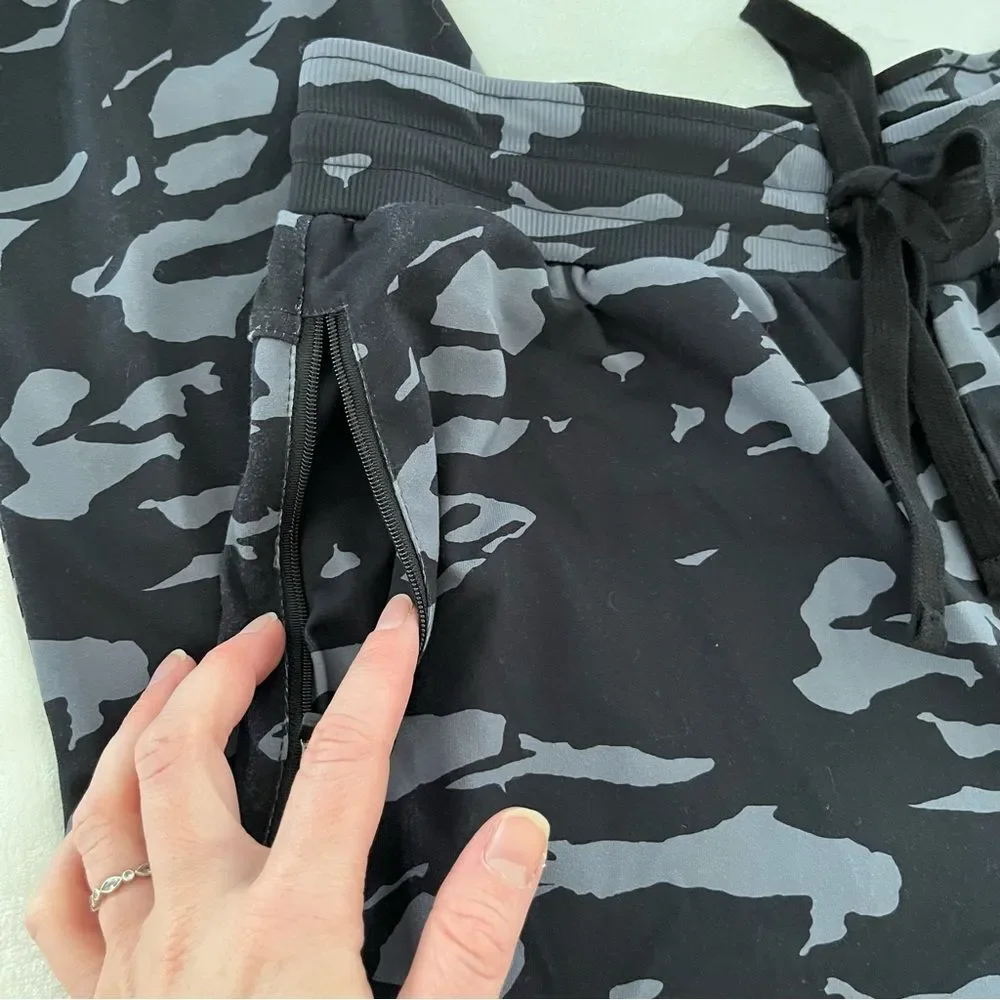 NWT Monrow Camo Joggers in Black/Grey, Size S
